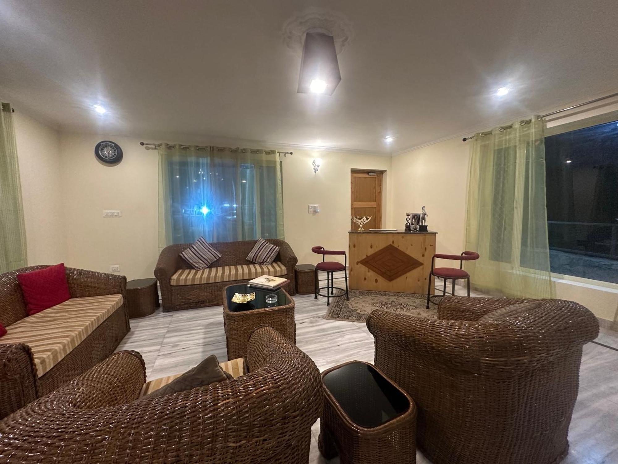Highfield Villa Kanatal Exterior photo